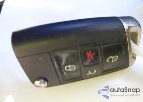 2020 Volkswagen Tiguan 2.0T Se/2.0T Se R-Line Black/2.0T Sel z USA, uszkodzony, nr VIN 3VV2B7AX8LM027974